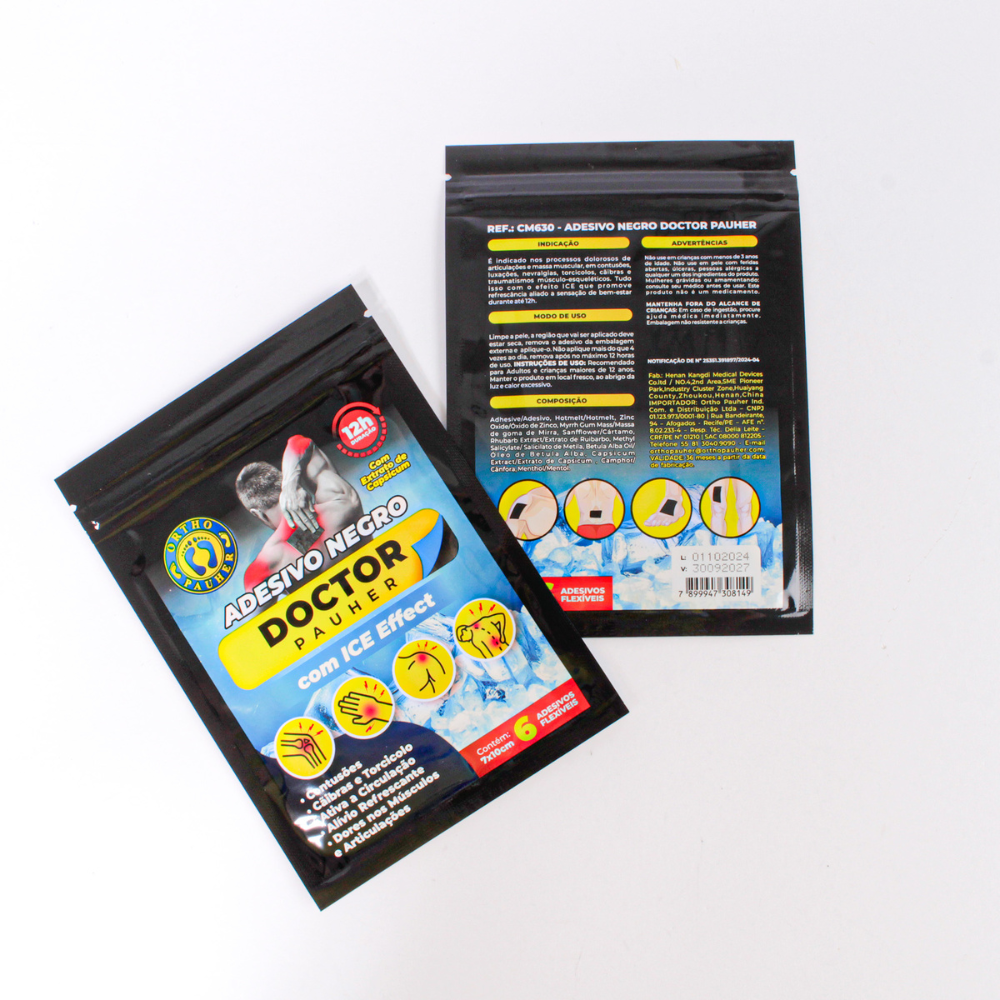 A imagem mostra duas embalagens dos  adesivos negro Doctor Pauher, frente e verso