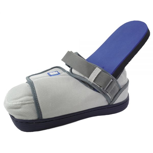 A imagm mostra o Calçado para pós cirurgia e pés diabéticos com Palmilha Mosaico Anti Pressão, com o solado preto e a palmilha na cor azul