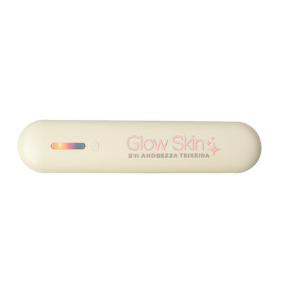 A imagem mostra o Glow Skin massageador facial com a sua marca a mostra e com o produto ligado 