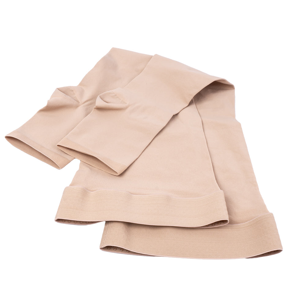 Meias de compressão 7/8 coxa angio pauher, dobradas. Na cor bege. 