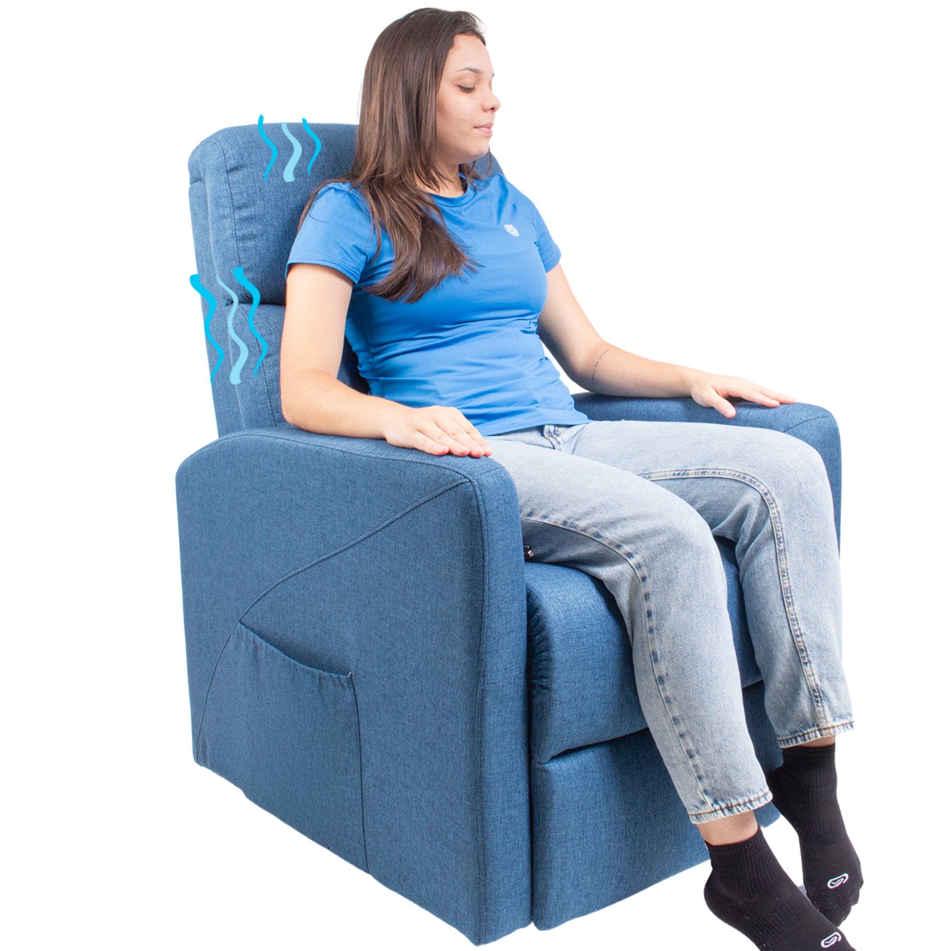 Uma mulher utilizando a poltrona na função de massagem. 