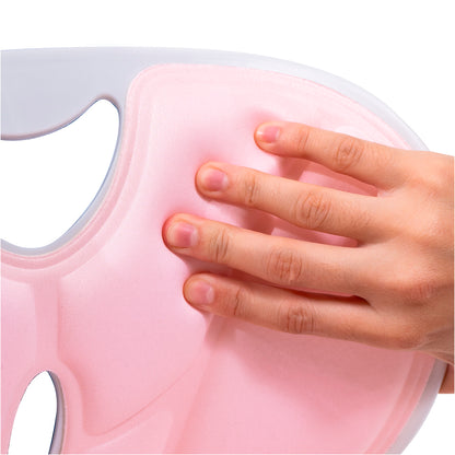 A imagem mostra uma  pessoa apertando a parte de cima do assento ortopédico ergonômico na cor rosa.