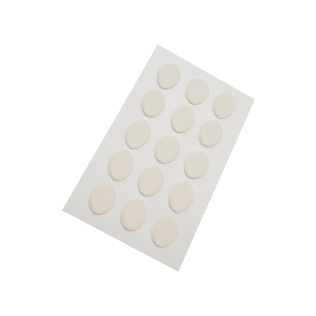 15 protetores para calos em suas cartelas.