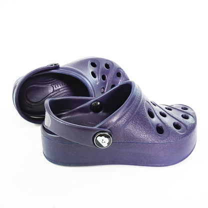 Sandália infantil super leve e macia, com design interno plano para uso com calha AFO, disponível em cores alegres e vibrantes: Disponível nas cores preto, laranja, azul marinho, azul acqua, pink, verde kiwi e salmão.