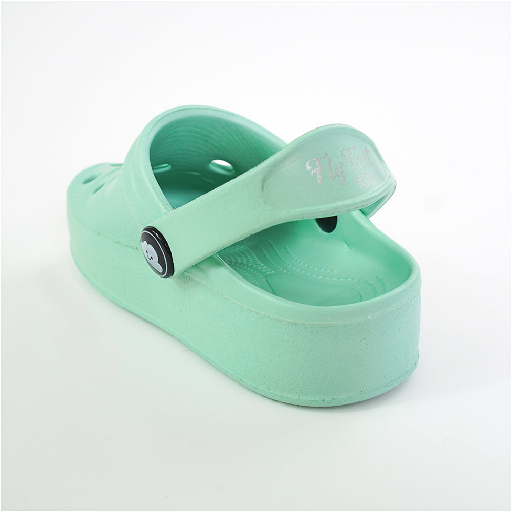 Sandália infantil super leve e macia, cor verde aqua, com design interno plano para uso com calha AFO.