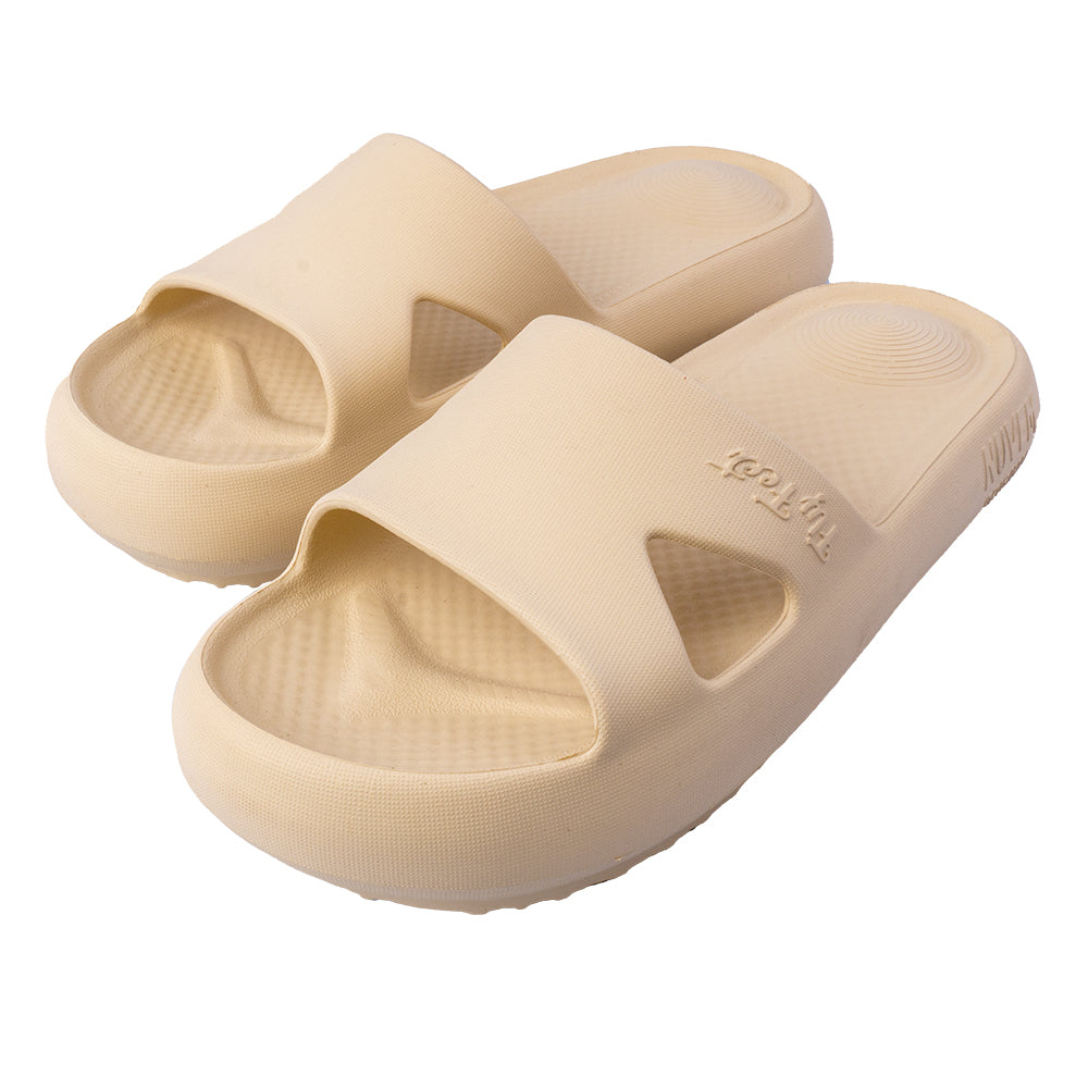 Par de sandálias ortopédicas para esporão na cor bege. Posicionada de perfil, destacando a abertura lateral para acomodação do joanete.
